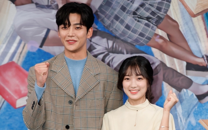 Beda Tinggi Rowoon SF9 dan Kim Hye Yoon di Jumpa Pers 'Extraordinary You' Jadi Sorotan