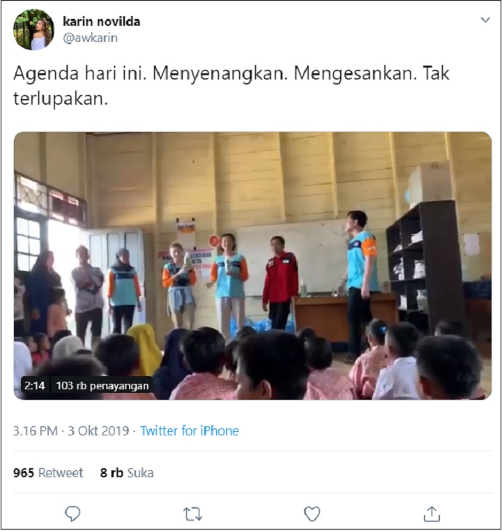 Awkarin Beri Penyuluhan Ke Anak-Anak Kalimantan Soal Bahaya Kabut Asap