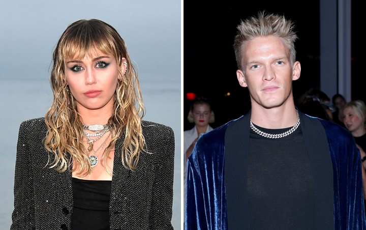 Miley Cyrus dan Cody Simpson Bagikan Foto Ciuman, Kode Resmi Pacaran?