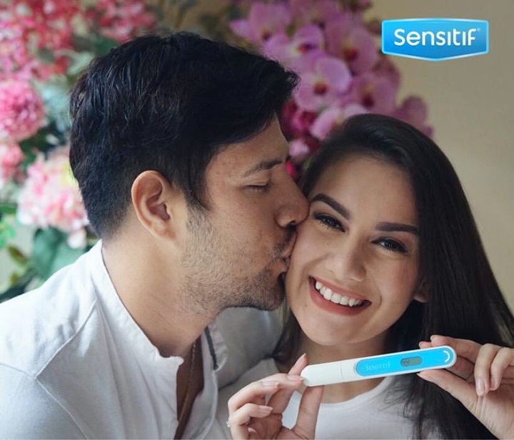 Romantis Umumkan Kehamilan Pada Mei 2019
