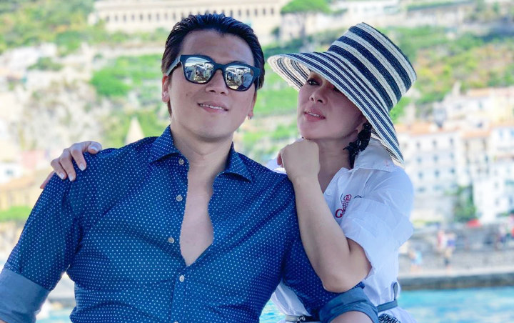 Syahrini Galau Dibully Hamil-Keguguran Gadungan, Wajah Suntuk Pelototi HP Kepo Gosip Reino?
