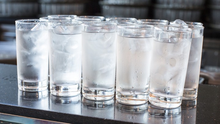 Minum Air Dingin Bisa Bikin Menstruasi Mampet