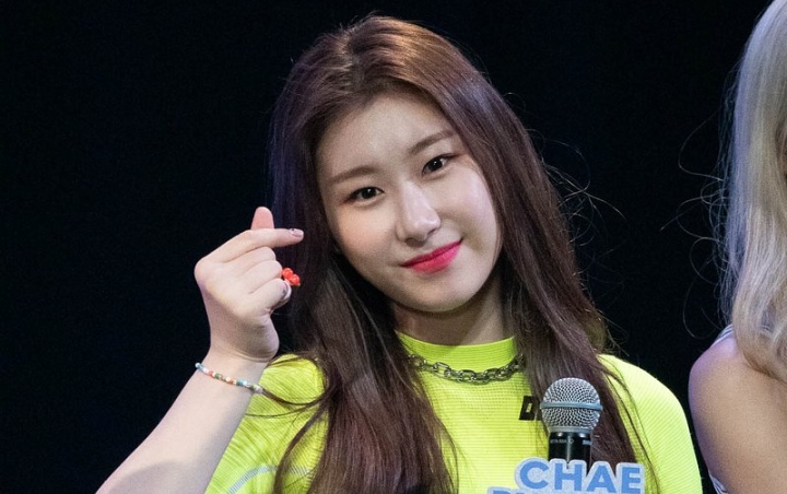 Chaeryeong ITZY Diejek Jelek Meski Wajah Tertutup Masker