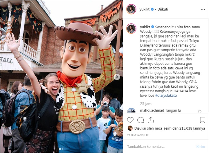Yuki Kato Girang Bisa Foto Bareng Idola Di Disneyland Berkat Lakukan Hal Baik Ini