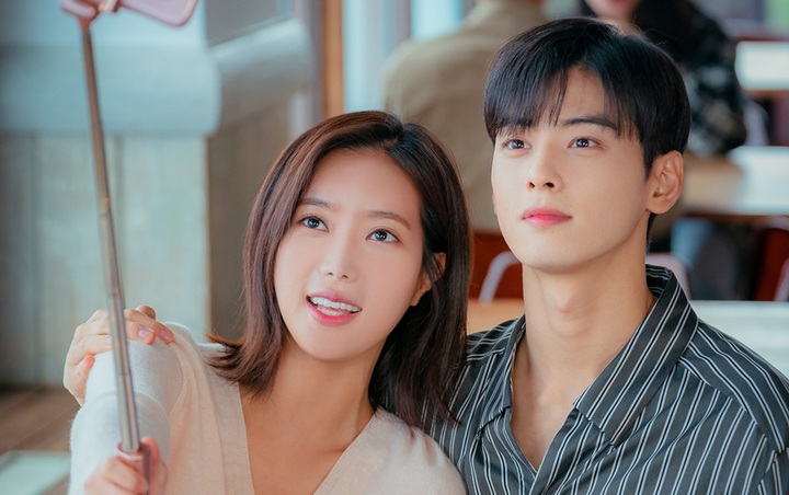 Lim Soo Hyang Ciuman Panas di 'Graceful Family', Fans Malah Bahas Cha Eunwoo