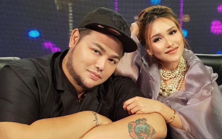 Ayu Ting Ting Nyaman Gandeng Tangan Ivan Gunawan Makin Ramai Didesak