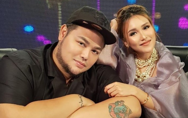 Ayu Ting Ting Nyaman Gandeng Tangan Ivan Gunawan Makin Ramai Didesak Menikah