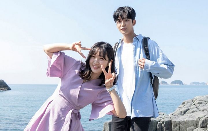 Kim Hye Yoon dan Rowoon Dikira Ciuman di Video Syuting 'Extraordinary You'