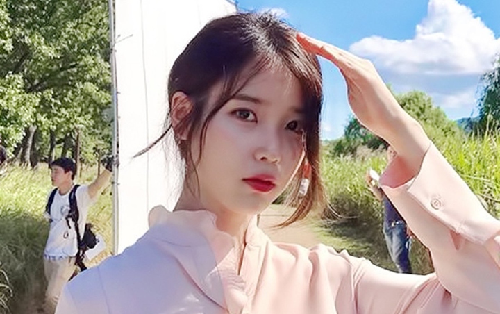 IU Rilis Foto Teaser Cantik Album Comeback 'Love Poem', Fans Tagih Hal Ini