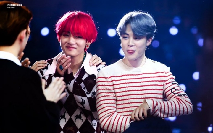 Lucunya V BTS Ditegur Jimin Sebab Sibuk Main Terka-Terkaan Hingga Cuekin SMS Lucunya V BTS Ditegur Jimin Sebab Sibuk Main Terka-Terkaan Hingga Cuekin SMS