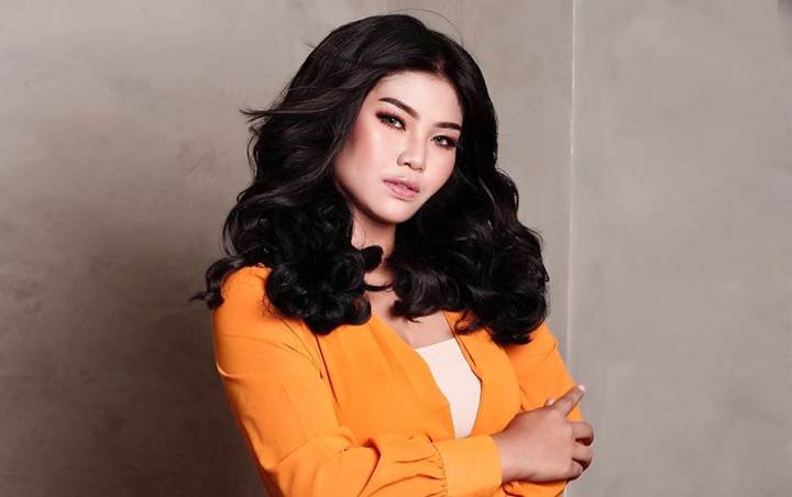 Meldi Jiplak Gaya Puteri Indonesia, Aksi Umbar Dada-Bagian Ketiak Lupa Diedit Jadi Tertawaan