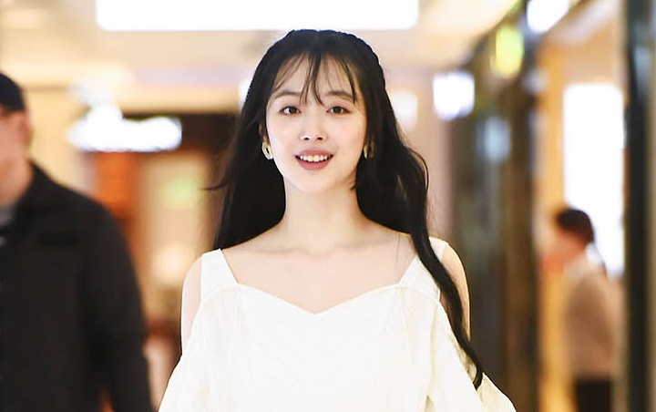 Sulli mantan member f(x) meninggal karena depresi berat. Warganet pun menghubungkannya dengan sikap orang-orang yang kerap kali membully Sulli. Mereka pun mengecam tindakan tersebut.