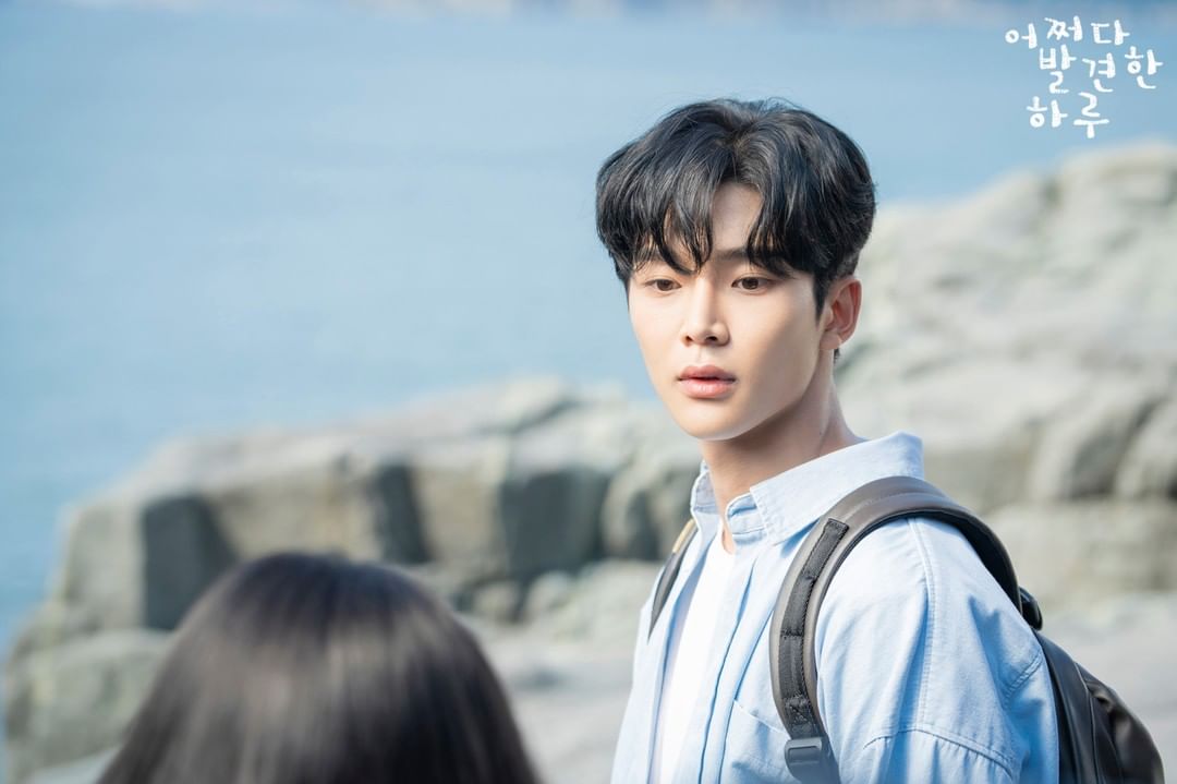 Foto ID Rowoon SF9 di 'Extraordinary You' Tersebar, Visual Super Tampan Tuai Decak Kagum