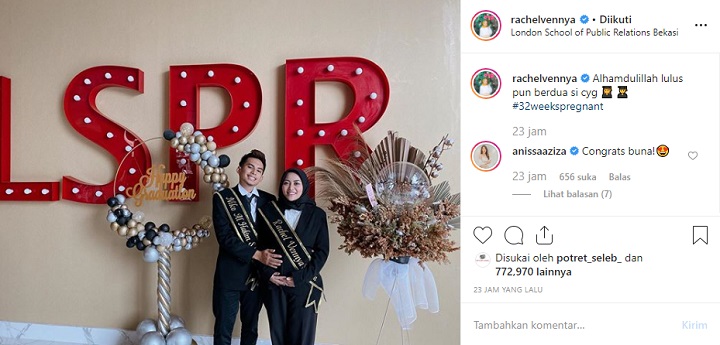 Rachel dan Suami Wisuda Bareng