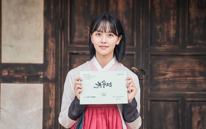 Ibu Kim So Hyun Traktir Staf 'The Tale of Nokdu' Makanan Mewah dan Beri Ungkapan Cinta Menyentuh
