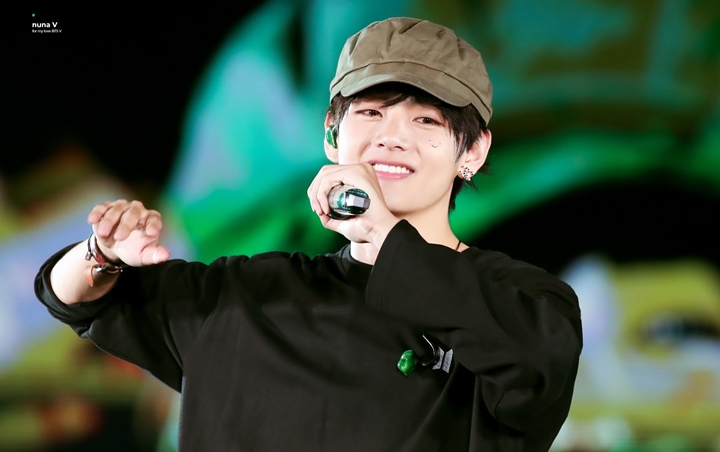 Deretan Senyum Lapang V BTS Ini Dapat Nular dan Bikin Bad Mood Sirna, Sependapat? Deretan Senyum Lapang V BTS Ini Dapat Nular dan Bikin Bad Mood Sirna, Sependapat?