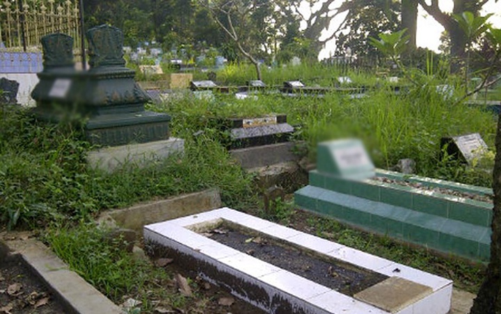 Khawatir Makam Sang Ibu Akan Dibongkar Lagi, Warga Desa Di Probolinggo Gantian Berjaga