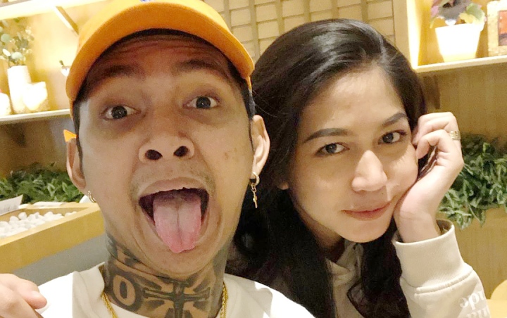 Sang 'Istri' Cantik Berhijab di Acara 7 Bulanan, Young Lex Sudah Jadi Mualaf?