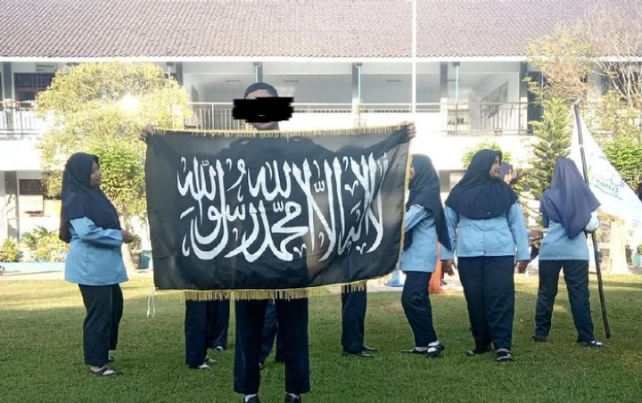 Pihak Sekolah Buka Suara Soal Murid SMKN 2 Sragen Bentangkan Bendera Identik HTI