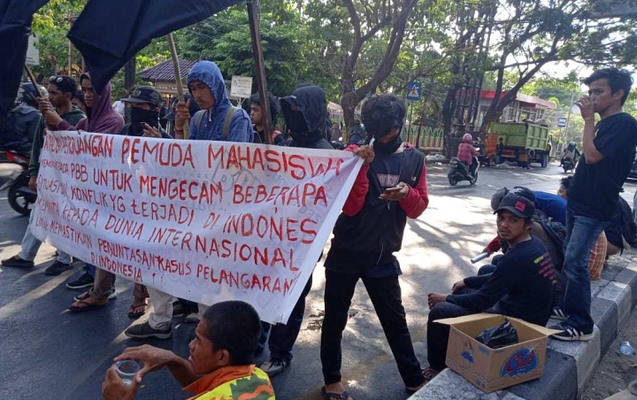 Mahasiswa Makassar  Kembali Gelar Aksi Demo Nyaris Ricuh 