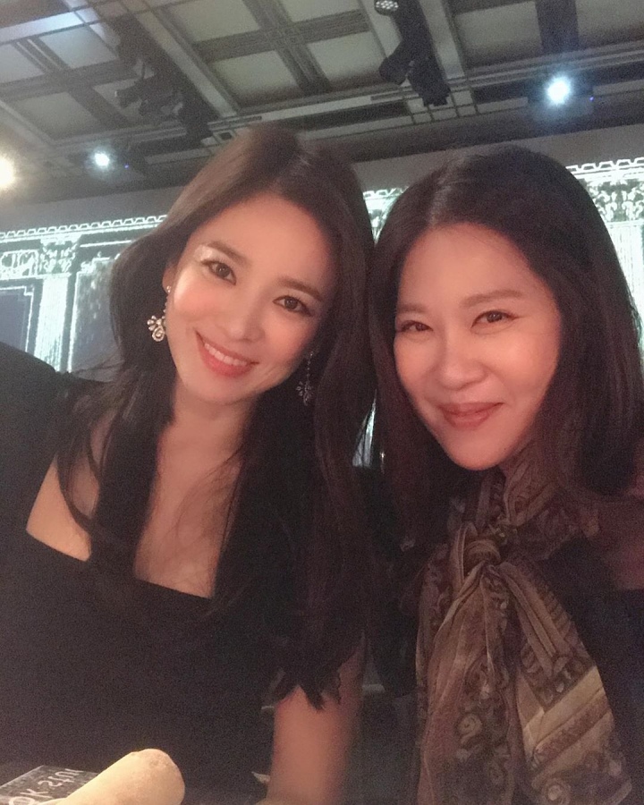 Berambut Panjang, Song Hye Kyo Cantik Bersinar Hadiri Acara Brand Perhiasan