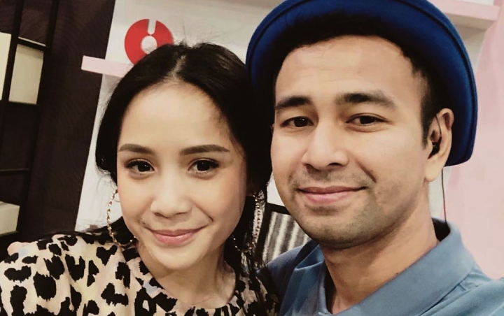 Nagita Mewek Terima Kado dari Raffi Ahmad, Komentar Melly Goeslaw Disorot