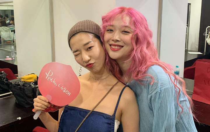 Kim Sun Ah Pamer Momen Manis Bareng Sulli dan Tulis Pesan Menyayat Hati