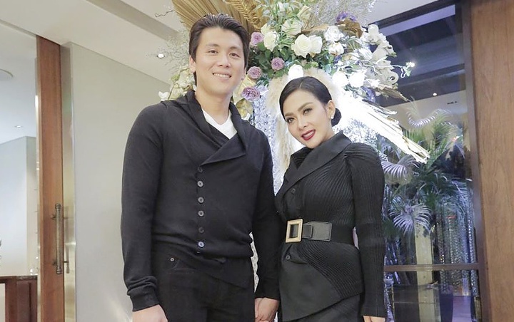 Reino Senyum Tampan Makin Jarang Pamer Foto Mesra dengan Syahrini, Ada Apa?