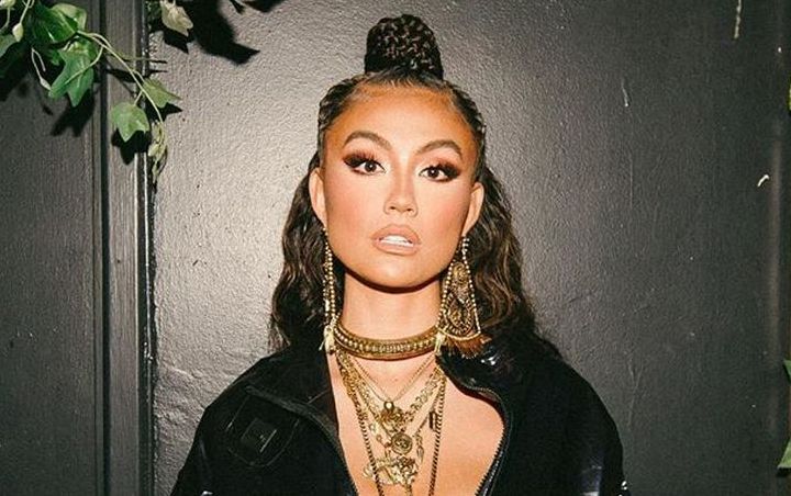 Agnes Monica Rilis Video Klip Baru Malah Kena Kritik Gara-Gara Disosor Model Bule