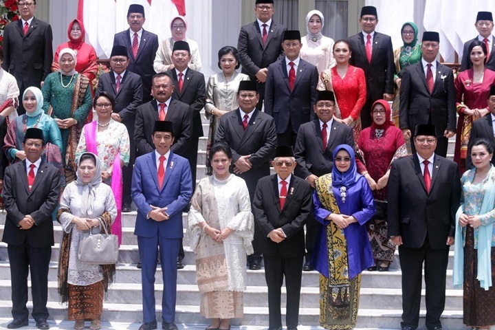 Kabinet Jokowi-Ma\'ruf Foto Bareng Pasangan, Prabowo \'Jomblo\' Jadi Sorotan
