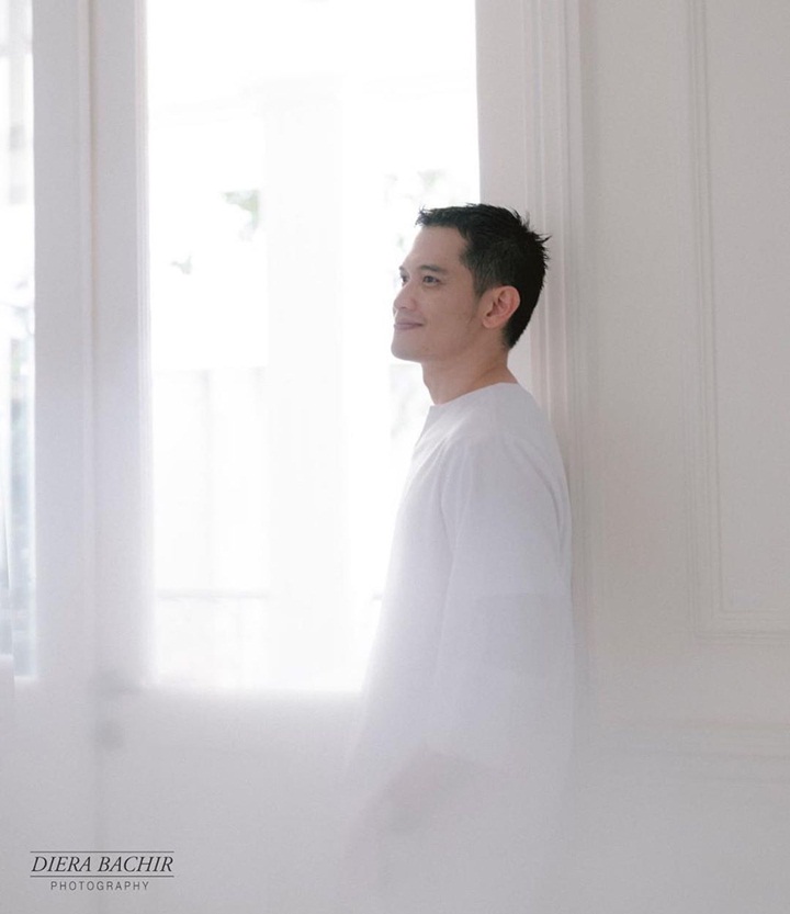 Rezky Aditya Juga Unggah Foto Ganteng Serba Putih