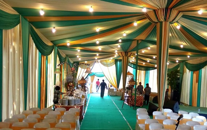 Viral Pernikahan Tanpa Tenda di Siang Bolong, Buat Netizen Viral Pernikahan Tanpa Tenda di Siang Bolong, Buat Netizen