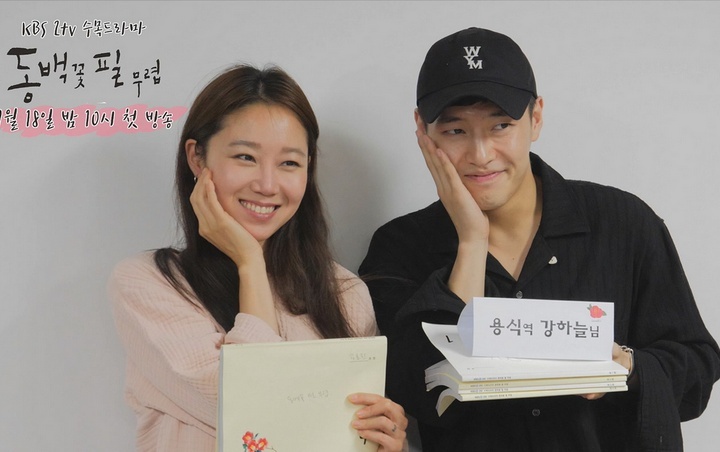 Respon Mengagetkan Gong Hyo Jin Diejek Jelek di Foto Bareng Kang Ha Neul