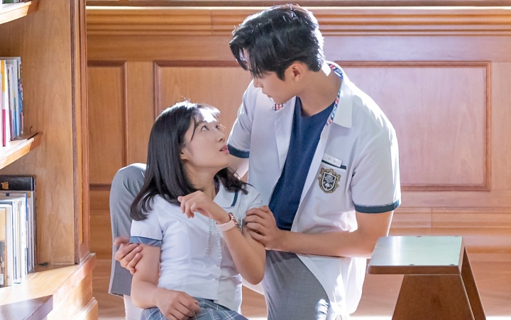 Kim Hye Yoon Ejek Gaya Sok Keren Rowoon di Lokasi Syuting Extraordinary You Kim Hye Yoon Ejek Gaya Sok Keren Rowoon di Lokasi Syuting Extraordinary You