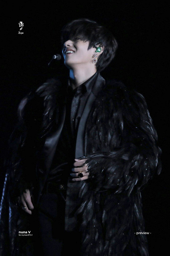 Penampilan \'Black Swan\' V Bawakan \'Singularity\' Di Konser Final BTS Viral Dan Tuai Decak Kagum