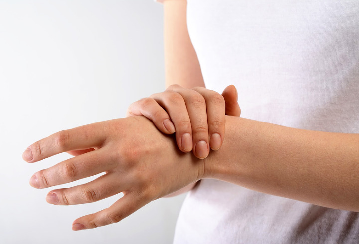 Suka Meregangkan Tulang Hingga Berbunyi Hati Hati 7 Bahaya Ini Bakal Mengintai Kalian