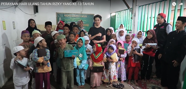Rizky Rayakan Ultah ke-13