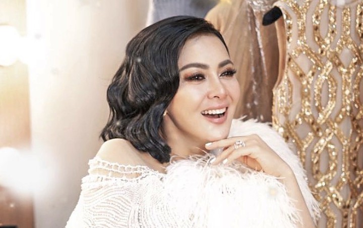  Syahrini Ikut Yoga Tumpang Tindih Sempat Bikin Fans Panik Nasib Calon Bayi, Ternyata Ini Faktanya