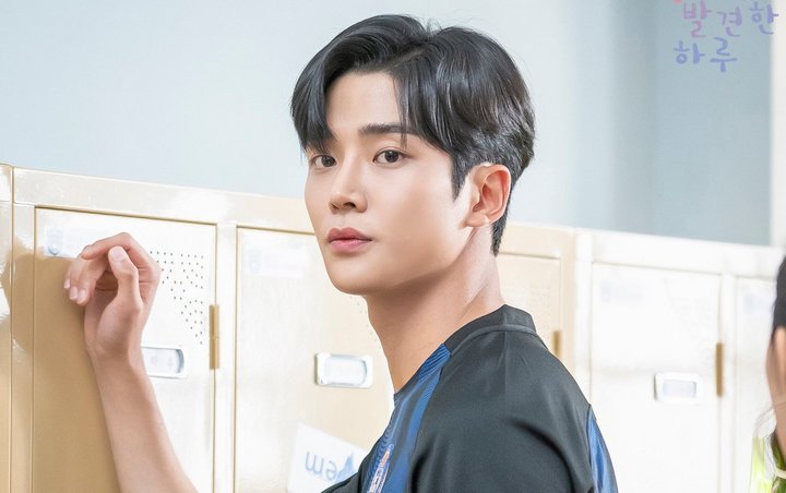 Makin Populer Berkat 'Extraordinary You', Rowoon Pernah Bolak-Balik ...