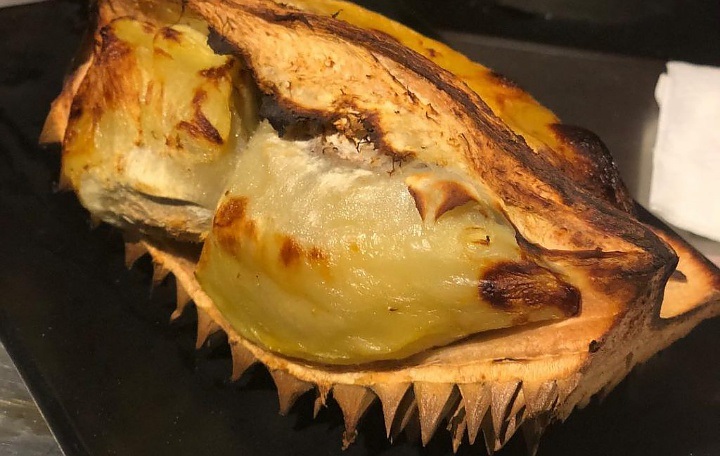 Ingin Cari Kudapan Lezat yang Tak Biasa? Makan Saja Durian Bakar, Enak dan Nikmat!