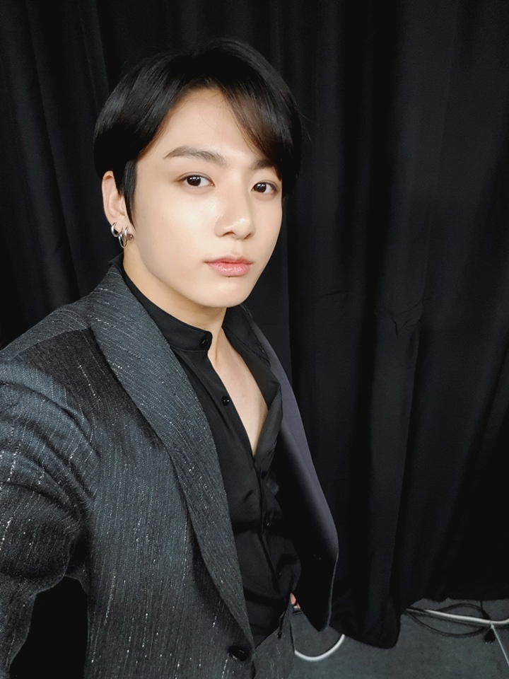 Jungkook BTS Genit Umbar Dada di Foto Baru Bikin Tak Siap Hingga Jantungan 2