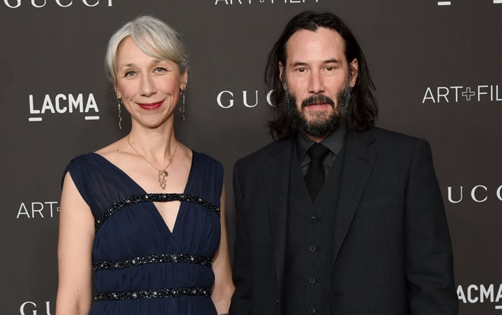 Keanu Reeves Akhirnya Perdana Pamer Pacar di Red Carpet Setelah Puluhan Tahun Jomblo