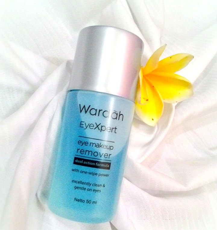 Membersihkan Makeup Sekitar Mata Lebih Mudah dengan EyeXpert Makeup Remover by Wardah