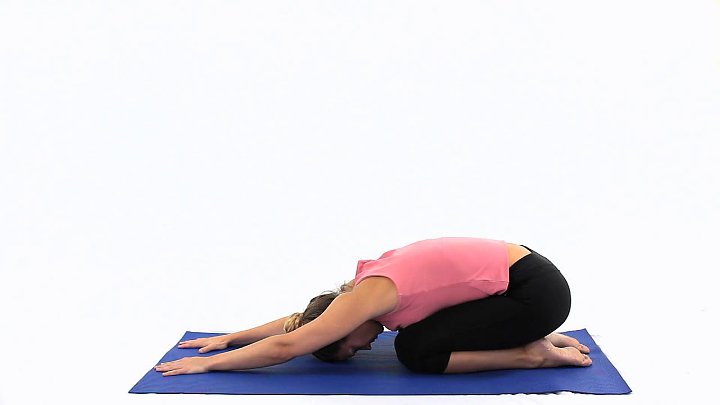 Child’s pose stretch Yang Bisa Bikin Punggung Rileks