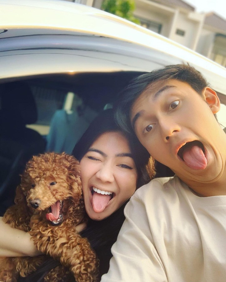 Bertahun-Tahun Pacaran, Pasangan Ini Kompak Urus Anjing Bareng