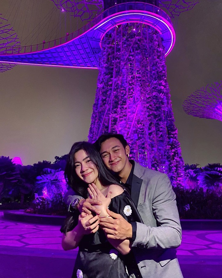 Caesar Hito Bahkan Meneteskan Air Mata Saat Melamar Felicya Angelista