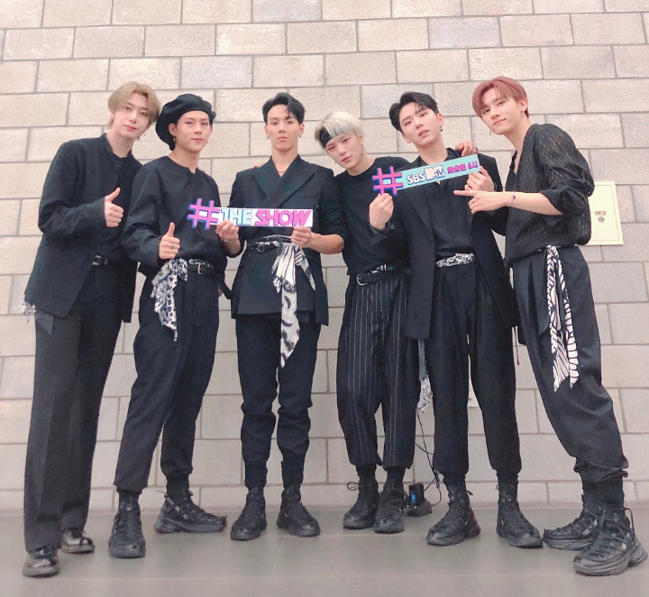 Monsta X Sudah Move On Usai Ditinggal Wonho, Raih Trofi Pertama Berenam di \'The Show\'