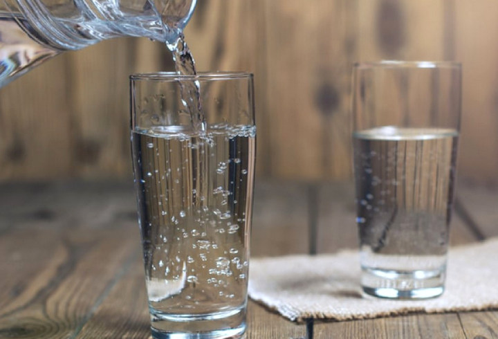 Jaga Kesehatanmu di Musim Pancaroba dengan Mengkonsumsi Banyak Air Putih