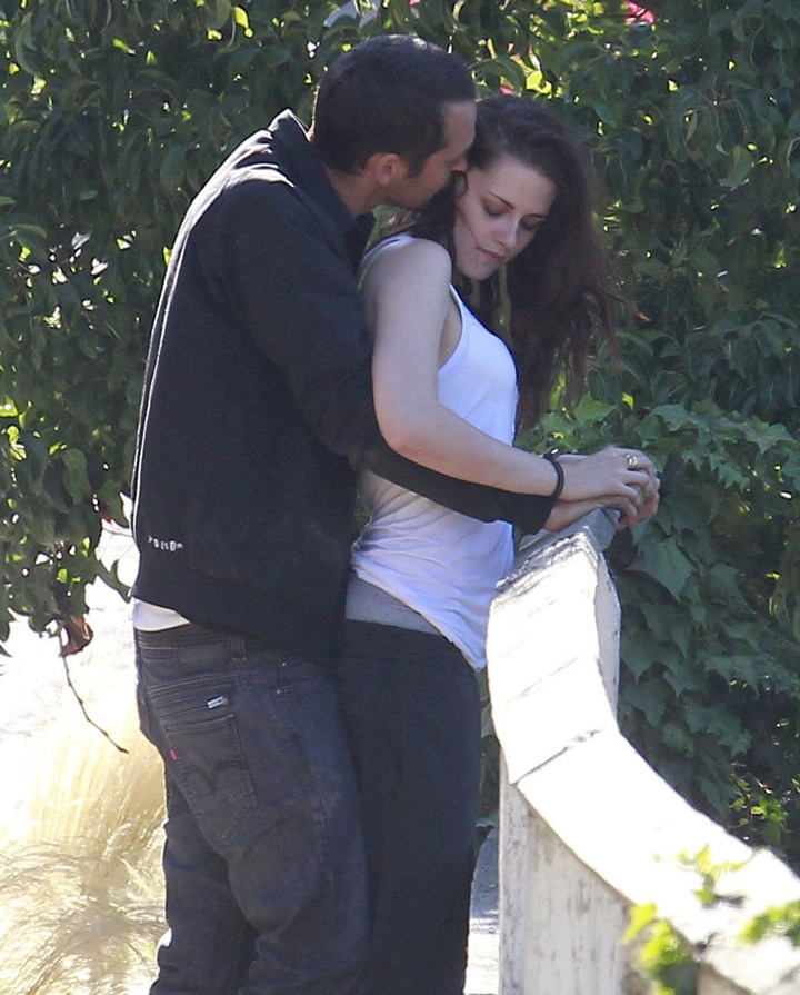 Foto perselingkuhan kristen Stewart dan sutradara Rupert Sanders tahun 2012