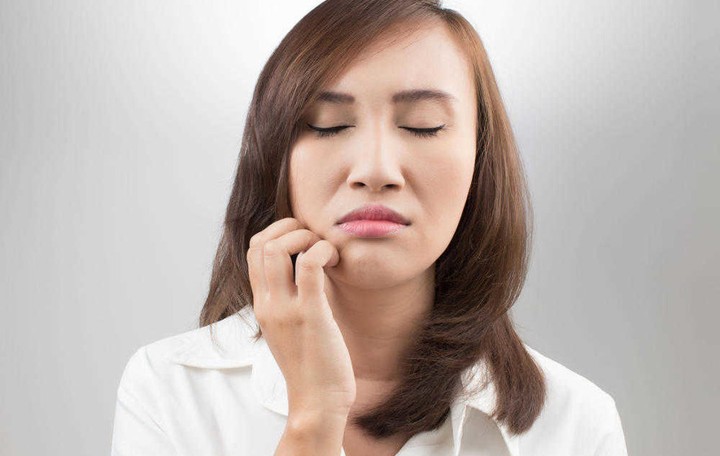 Kulit Wajah Tunjukkan 7 Masalah Ini? Awas, Bisa Jadi Kamu Alergi Kosmetik!